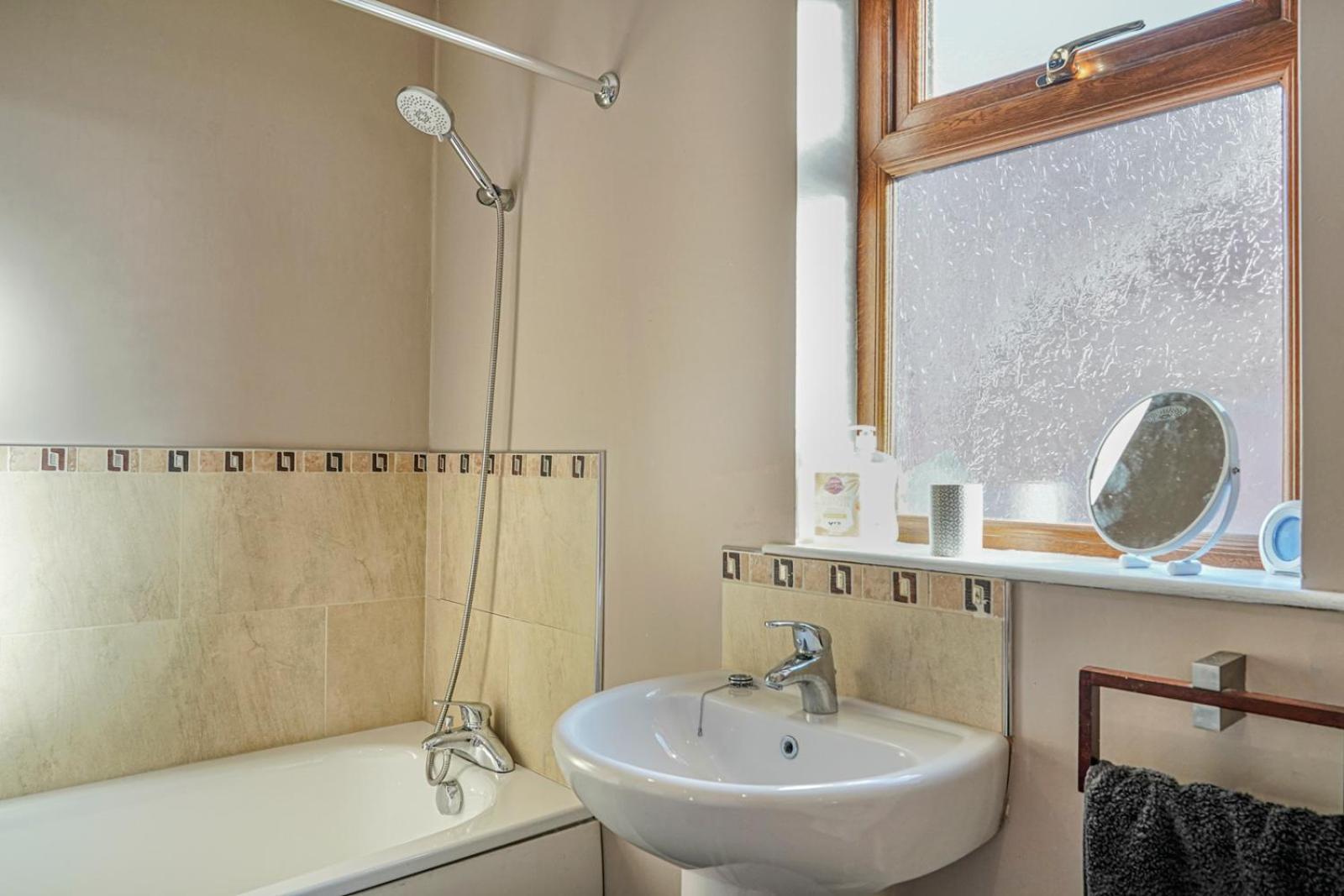 3 Bed House, Quiet Location Close To Bangor Bagian luar foto
